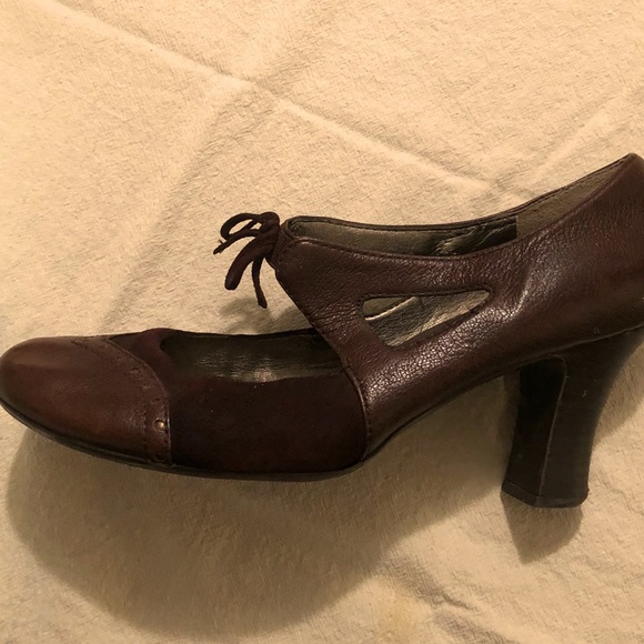 Perfect vintage heels 9 Vintage Naturalizer suede/leather combo w/elastic gusset - Picture 2 of 7